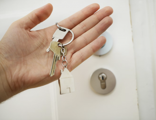 broker handling the key