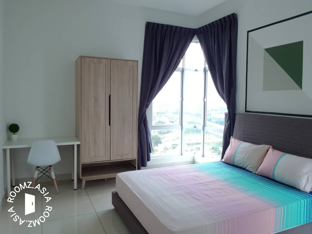 Middle room for rent at Sky Habitat, JB