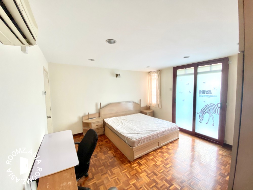 Master Room At Section 17 Astana Damansara Tiara Damansara Phileo Damansara Mrt Roomz Asia