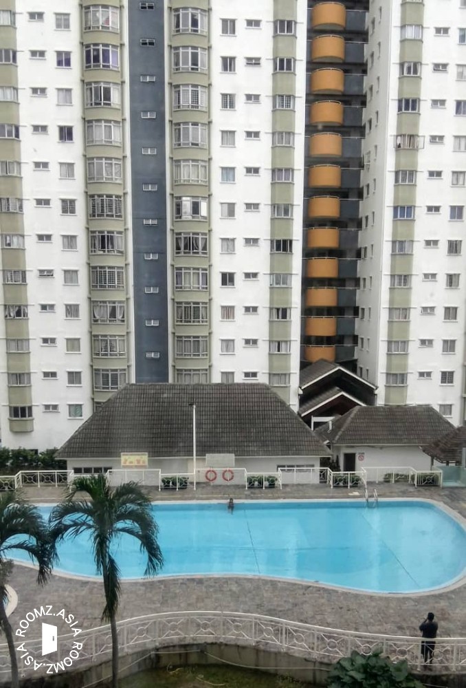 Single room for rent at Endah Regal Condominium