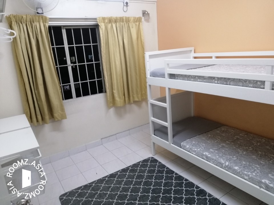Middle room for rent at Cemara Apartment Block C prefer 👩female