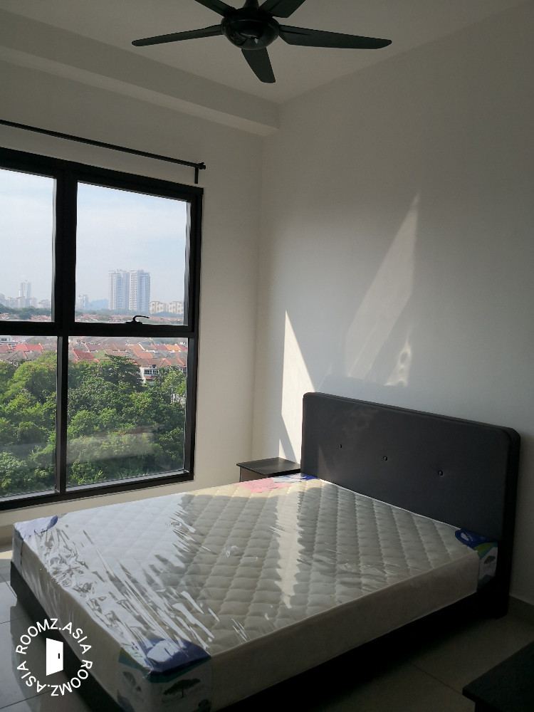 Middle Room For Rent At Glomac Centro Roomz Asia