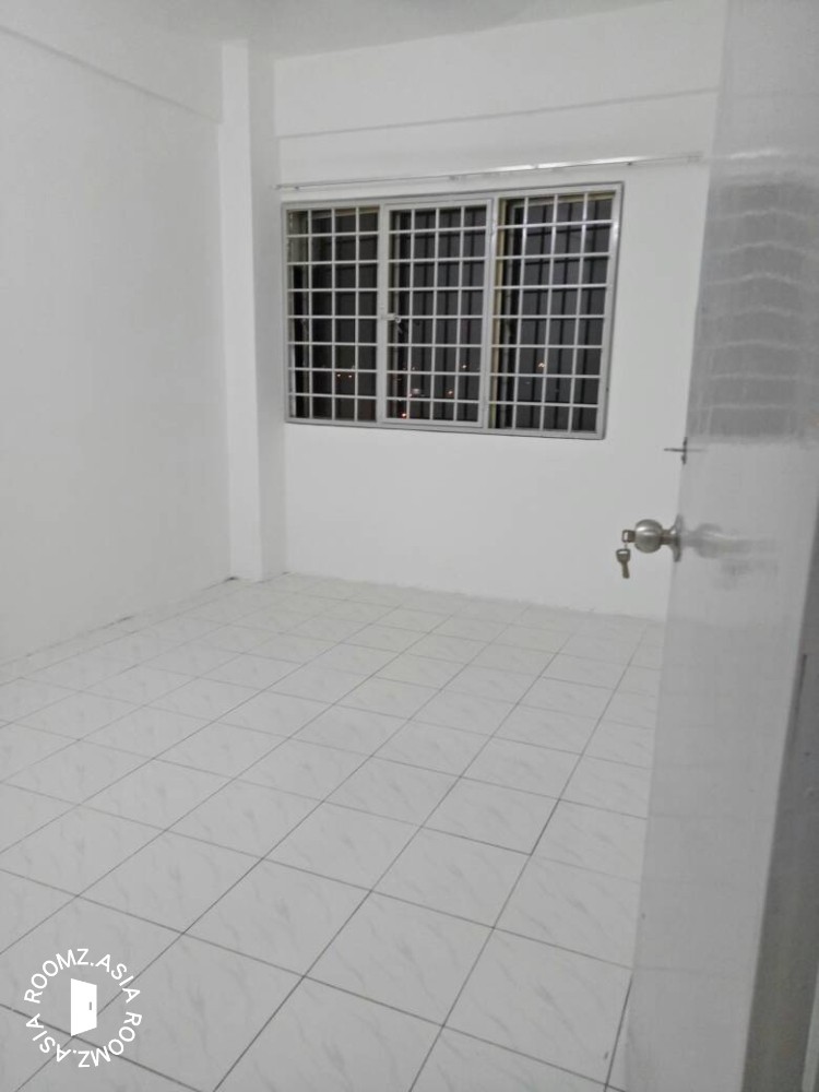 PRIVATE rooms for rent at Taman Bunga Negara Shah Alam