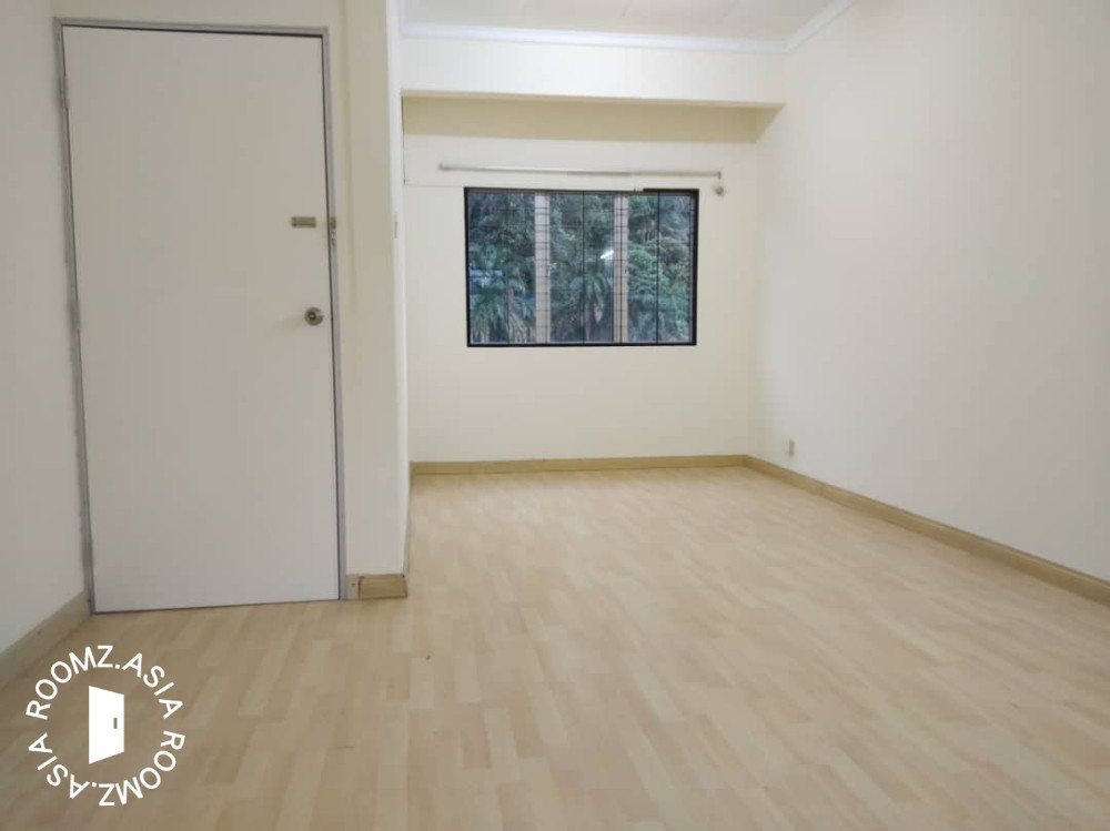 Fully Furnished Master Bedroom for rent at 23a with private 🛁bathroom and WIFI
