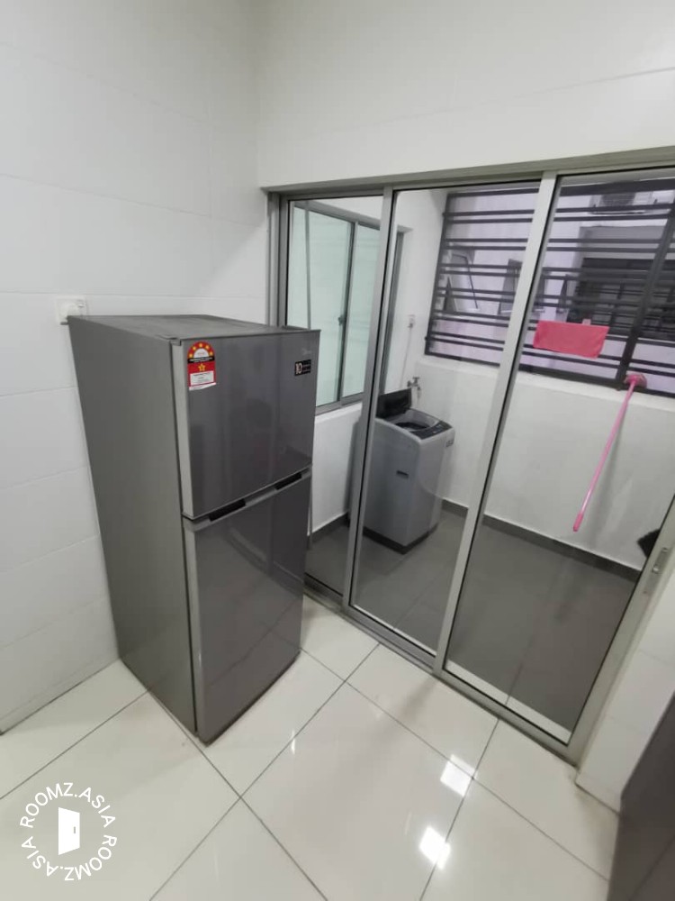 Middle room for rent at Spring Avenue Service Residences(nearby #NskKuchaiLama #BukitJalil #SriPetaling #OUG)