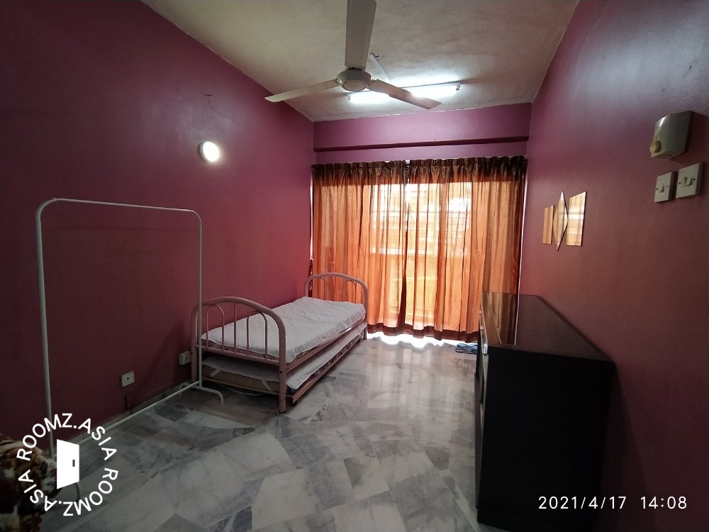 Medium Bedroom with Balcony at Taman Kosas, Ampang. With lift & Security, next to McD & 1.1 Km to LRT.