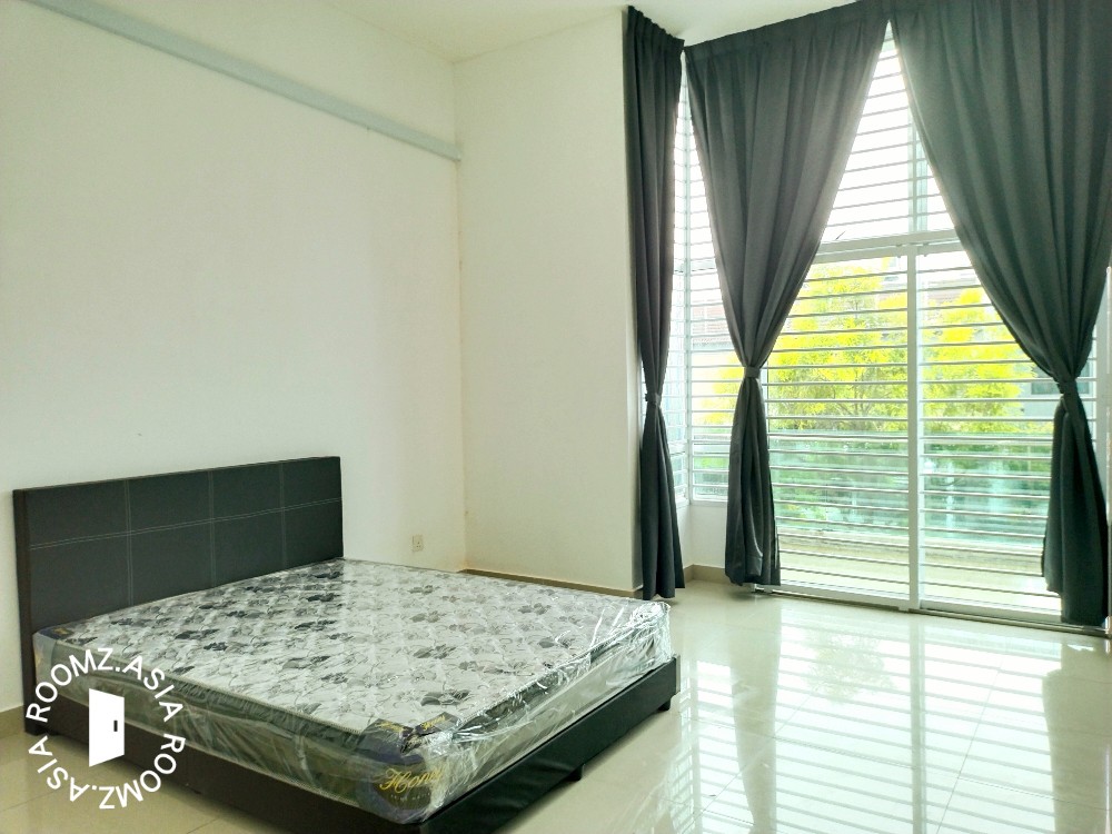 Master room for rent at Taman Mount Austin with private 🛁bathroom