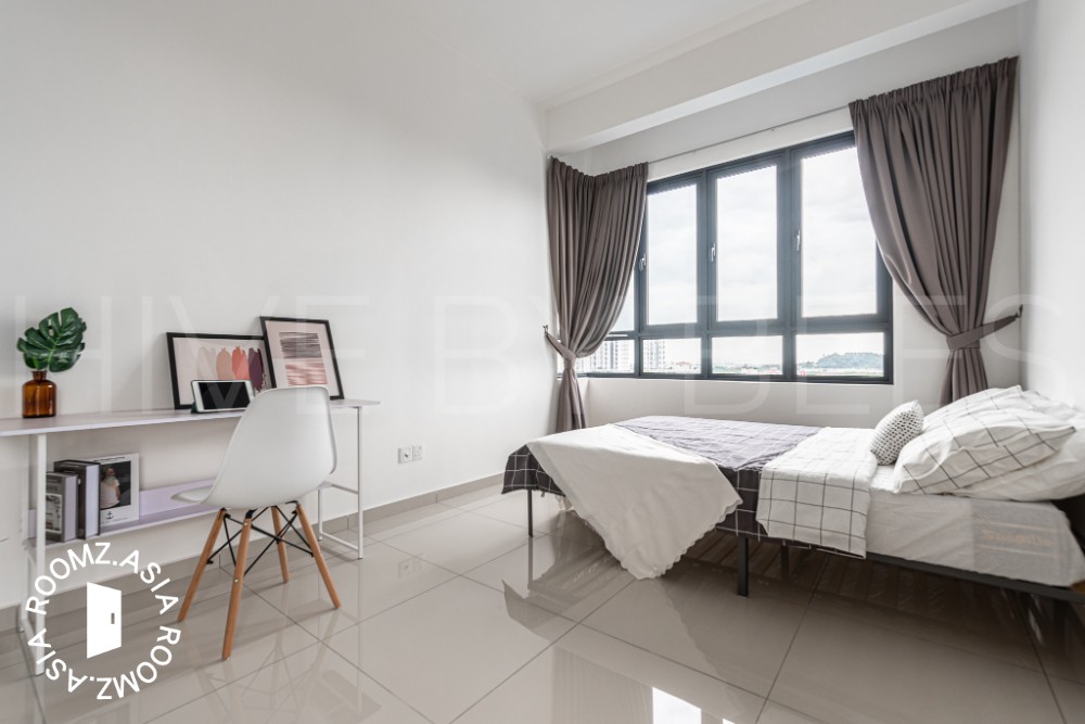 Master room for rent at Golden Triangle 2 with private 🛁bathroom prefer 🎓student
