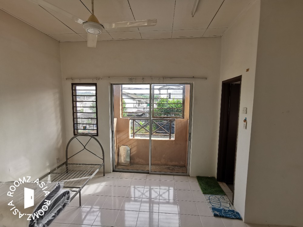 Master room for rent at Dquine Park Seri Kembangan Taman Lestari Putra