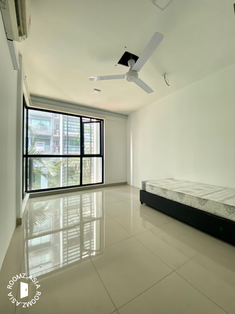 Middle room for rent at i-Residence @ i-City
