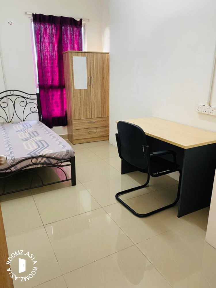 Single room for rent at Cyberia Crescent 1 Condo