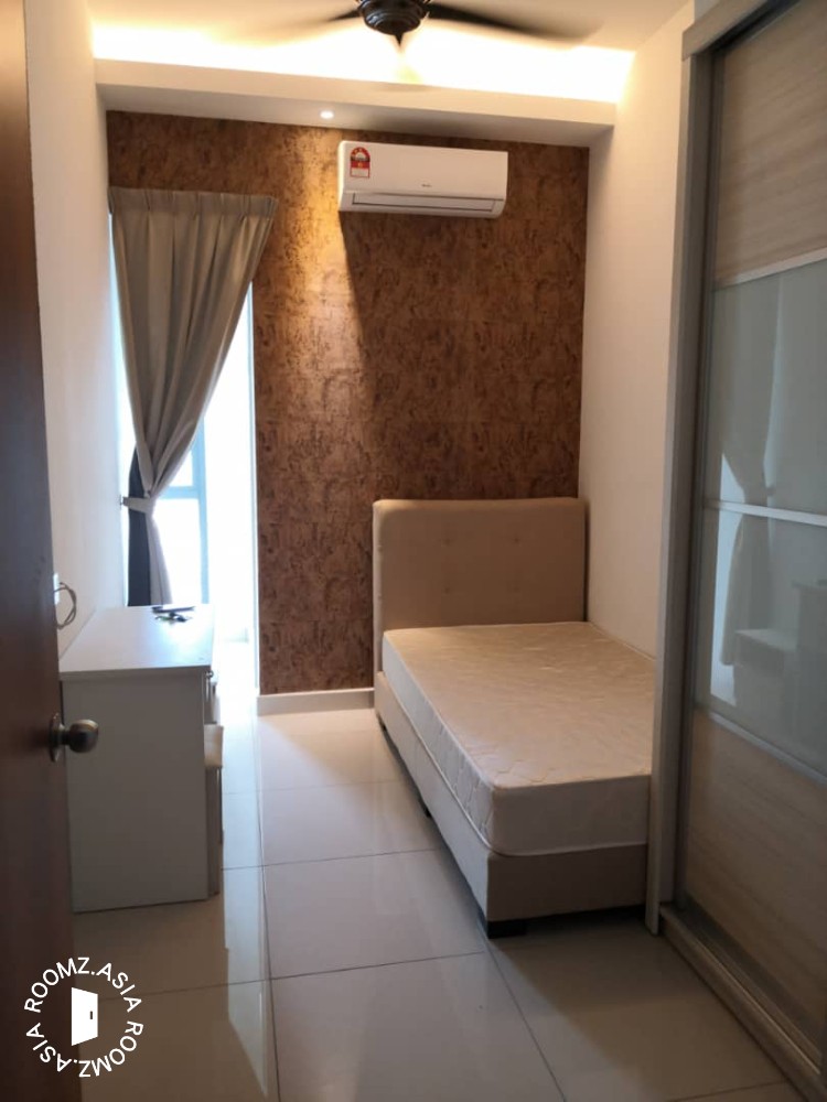 ✨Fully Furnished ✨ Middle Room for rent at Da Men Residences, USJ 1, Near LRT 💥