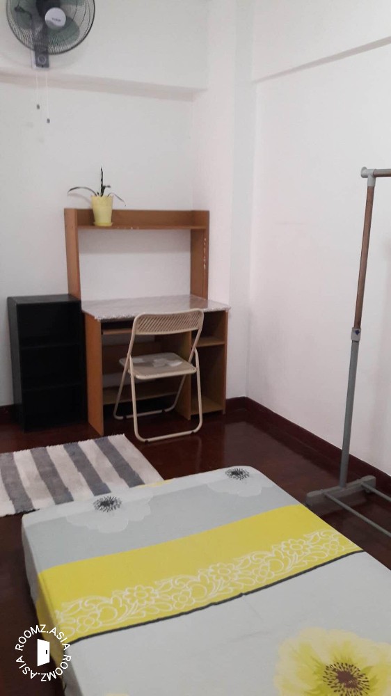 Middle room for rent at Plaza 393 Block C