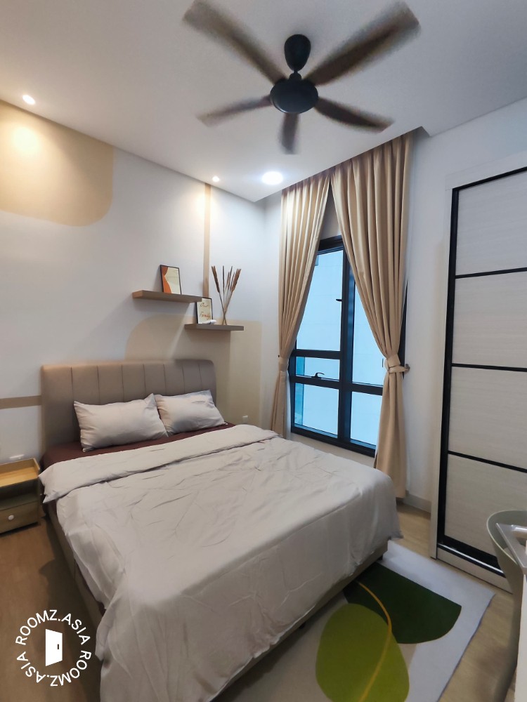 Middle room for rent at Tria Residence