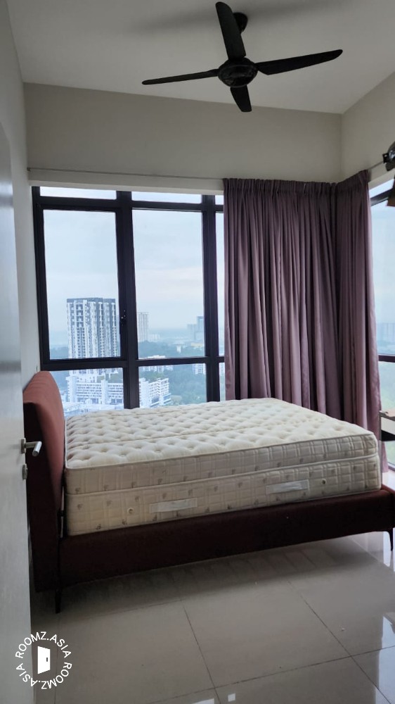 Middle room for rent at Third Avenue Cyberjaya