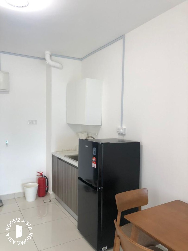Studio room for rent at Edumetro near Segi