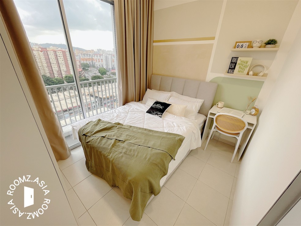 Middle room for rent at Cheras 2mins walk LRT Salak Selatan Bandar Sri Permaisuri