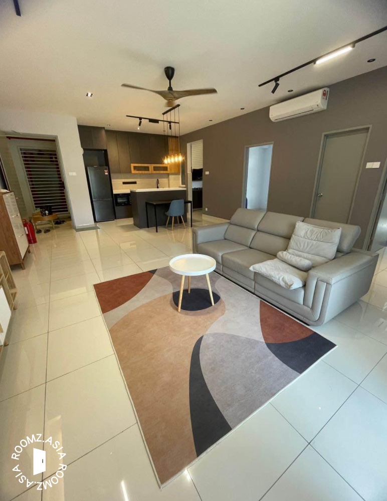 MASTER BEDROOM. PACIFIC PLACE, Walking distance to LRT station.🚇 Kelana jaya, kerinchi, KL sentral Studio room for rent at with private 🛁bathroom