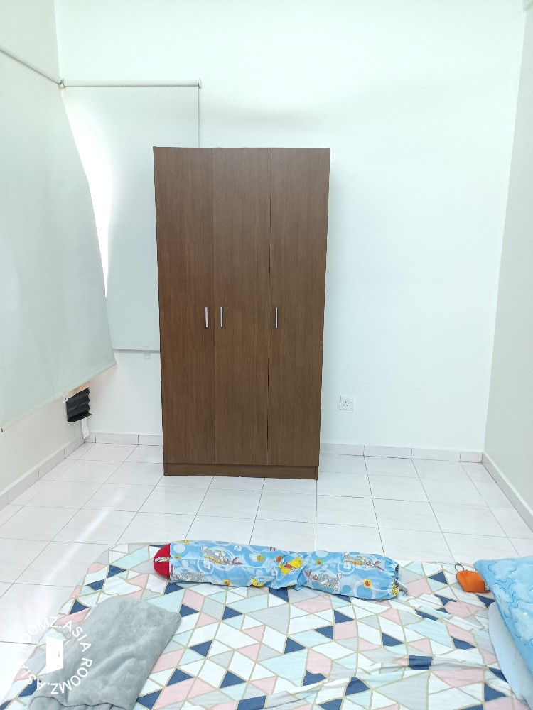 Middle room for rent