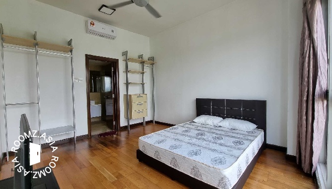 Studio room for rent at with private 🛁bathroom