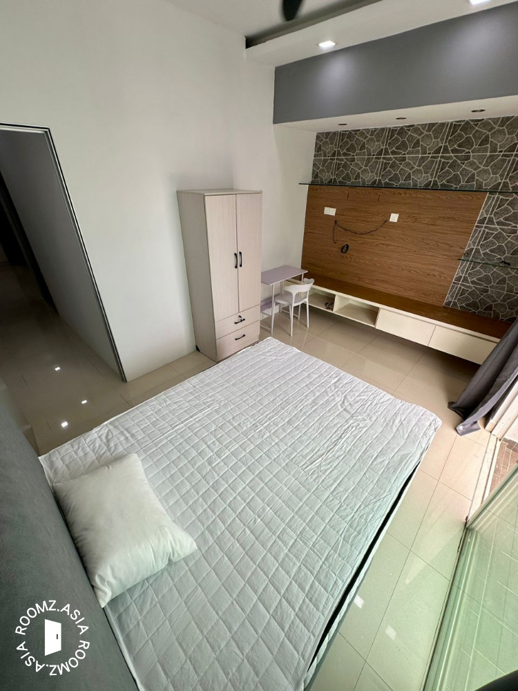 Kepong 甲洞 First Residence 房间出租, nx MRT, AEON, FREE WIFI, Balcony Room