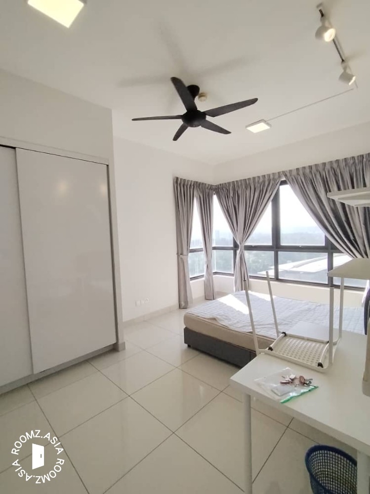 Master room for rent at Dsara Sentral Condo with private 🛁bathroom