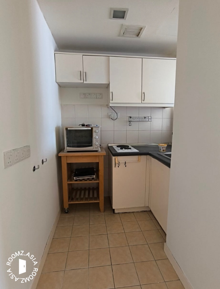 Fully furnished non sharing :(comfortable) Serious tenant, please feel free to WhatsApp me +60 11-6190 3950 Single room for rent at with private 🛁bathroom