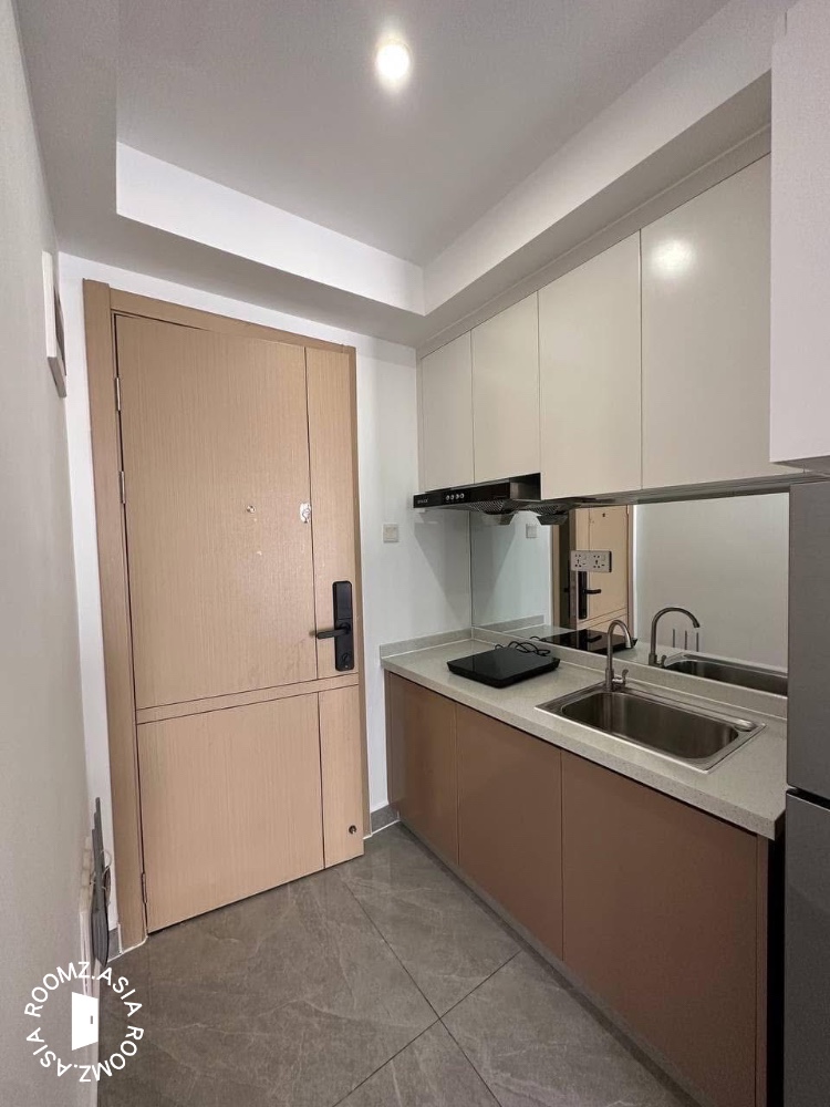 Fully furnished studio with big pool and private bathroom at Marina Bay Condominium