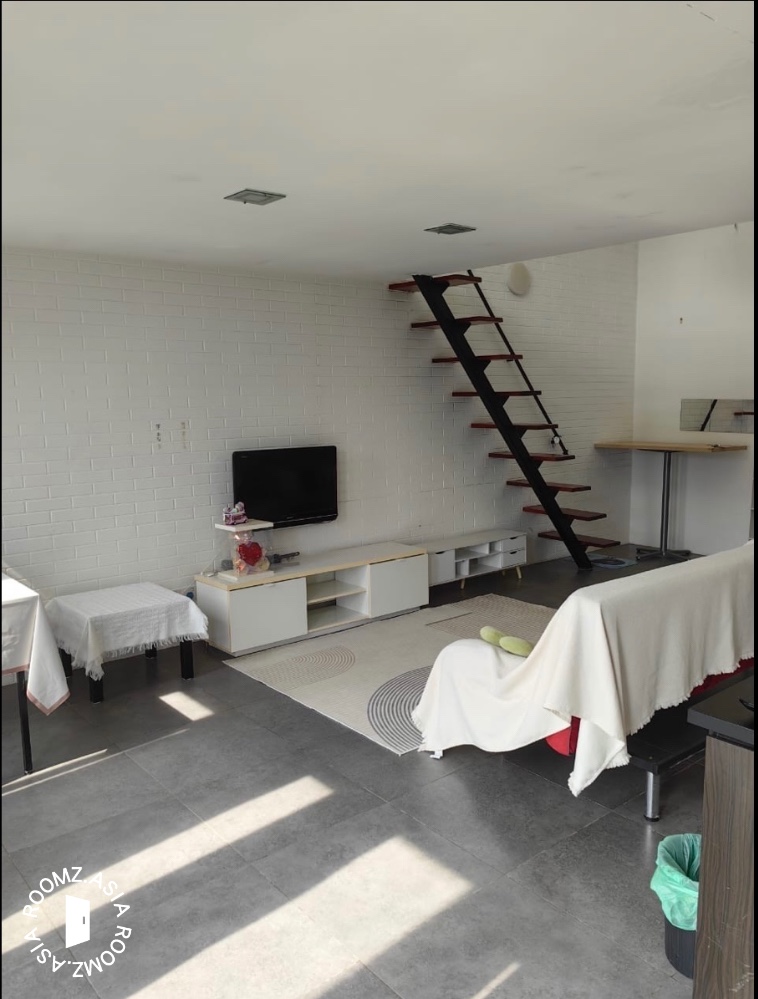 Studio room for rent at with private 🛁bathroom