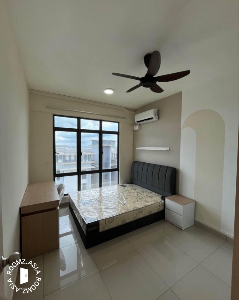 Studio room for rent at Sapphire Paradigm with private 🛁bathroom