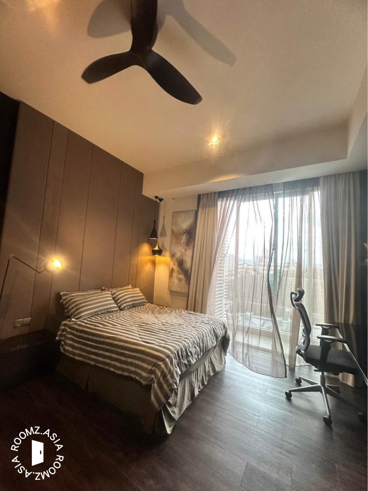 Studio room for rent at Kelana Puteri Condominium with private 🛁bathroom