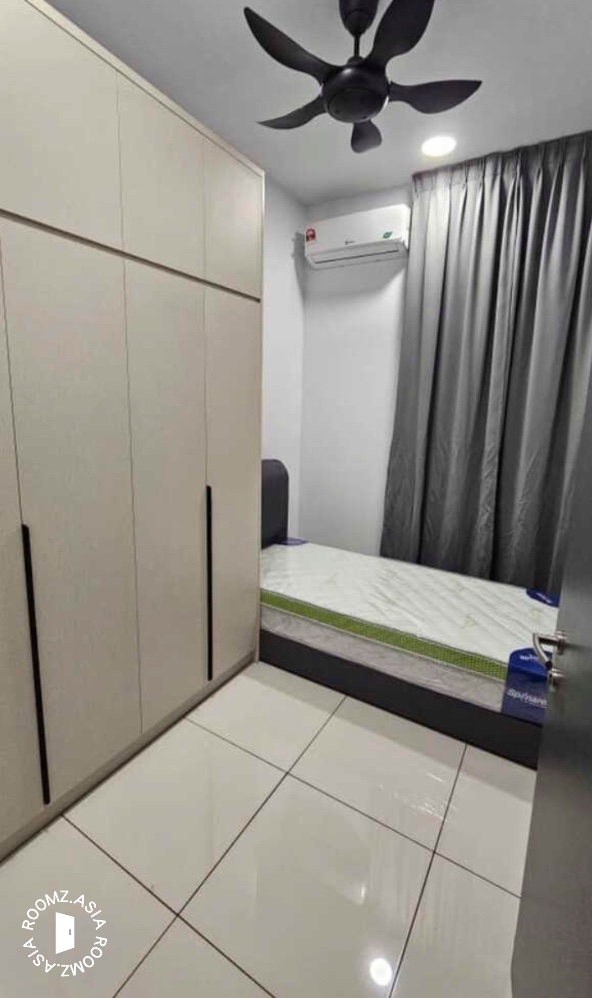 Master room for rent at with private 🛁bathroom