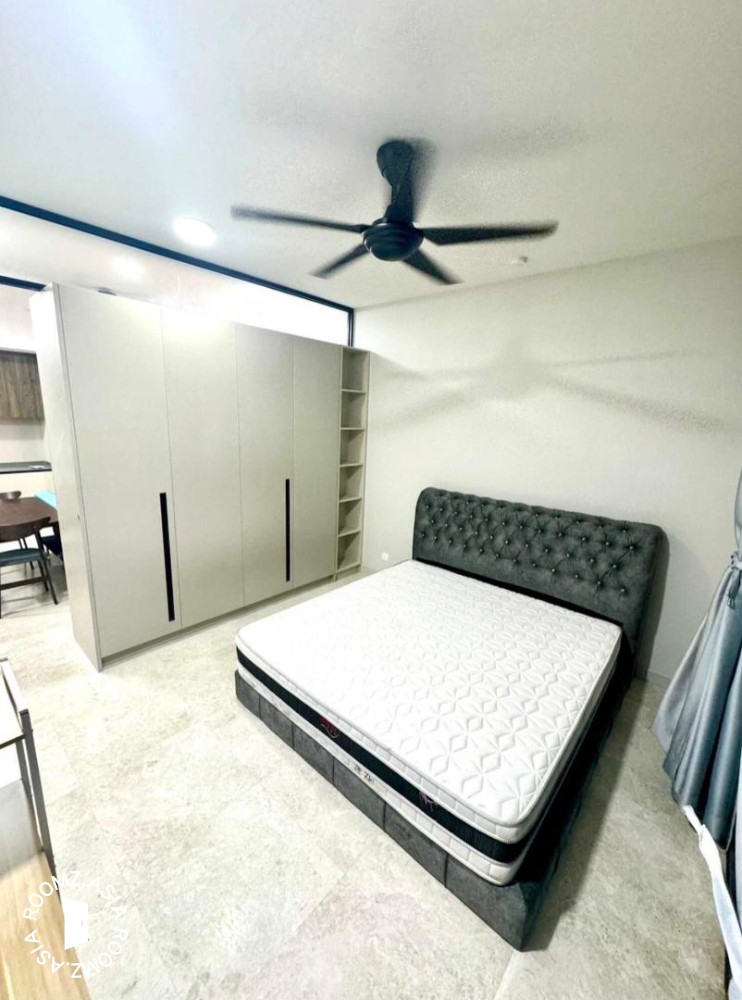 Master room for rent at with private 🛁bathroom