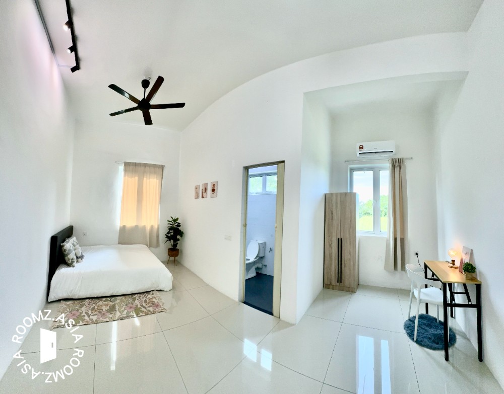 Villa Master Room with Private Bathroom near Icon City