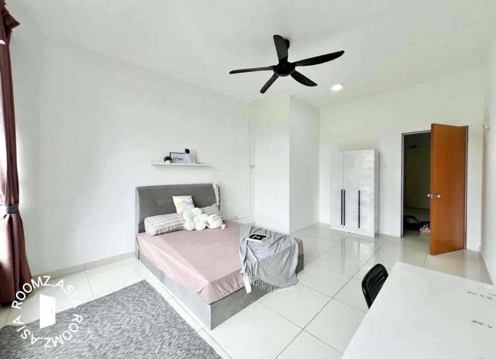 Studio room for rent at Gurney Beach Resort Condominium with private 🛁bathroom