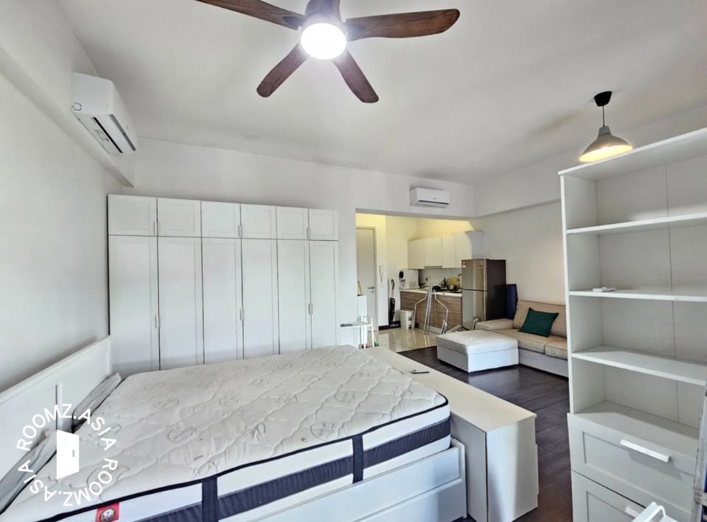Studio room for rent at First Subang with private 🛁bathroom