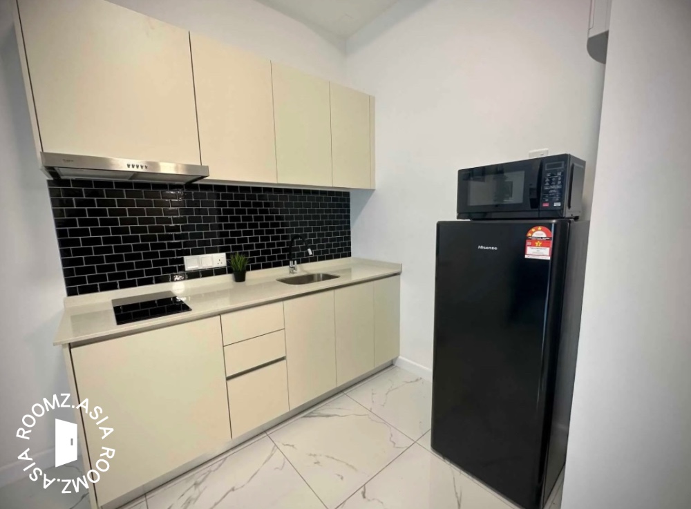 Studio room for rent at with private 🛁bathroom (+60 10‑832 9368)tq