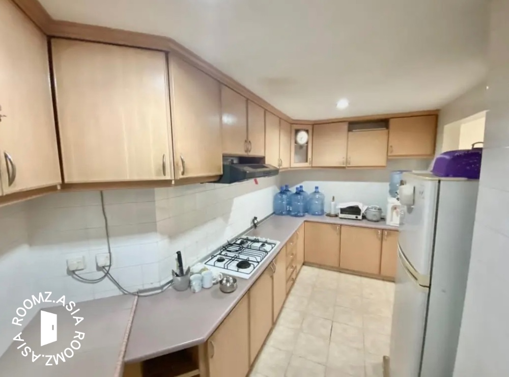 Studio room for rent at with private 🛁bathroom (+60 10‑832 9368)tq