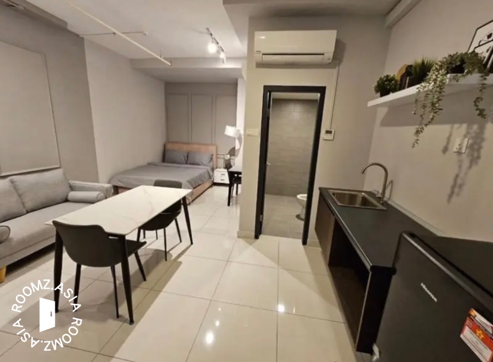 Studio room for rent at with private 🛁bathroom (+60 10‑832 9368)tq