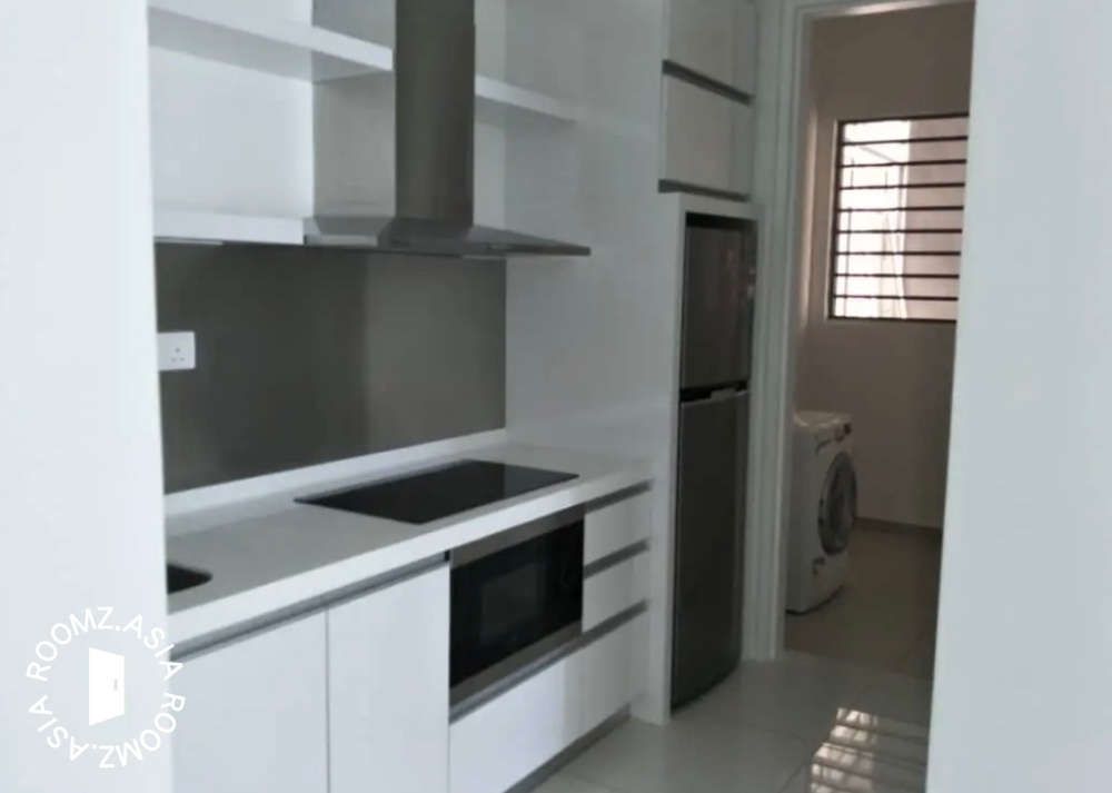 Studio room for rent at with private 🛁bathroom (+60 10‑832 9368)tq