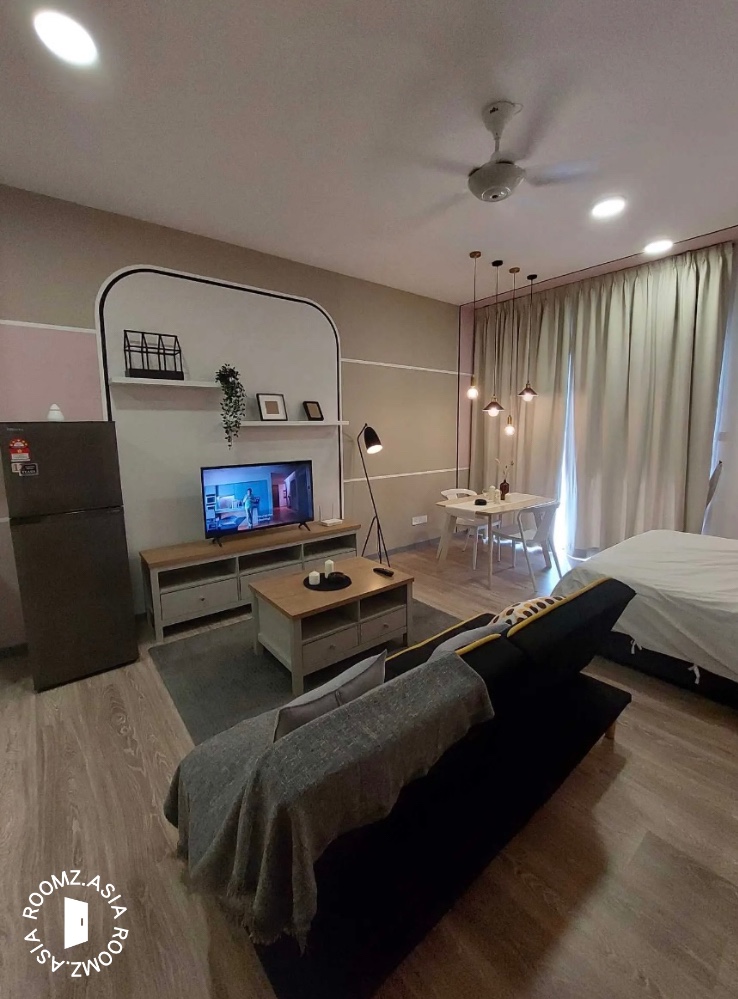 Studio room for rent at with private 🛁bathroom (+60 10‑832 9368)tq