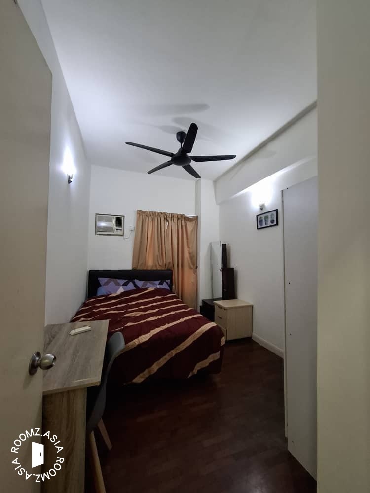 Seri Maya Condominium Middle Room Female Unit For Rent, 4 min walking distance to LRT Setiawangsa, few stations to KLCC, KL Sentral