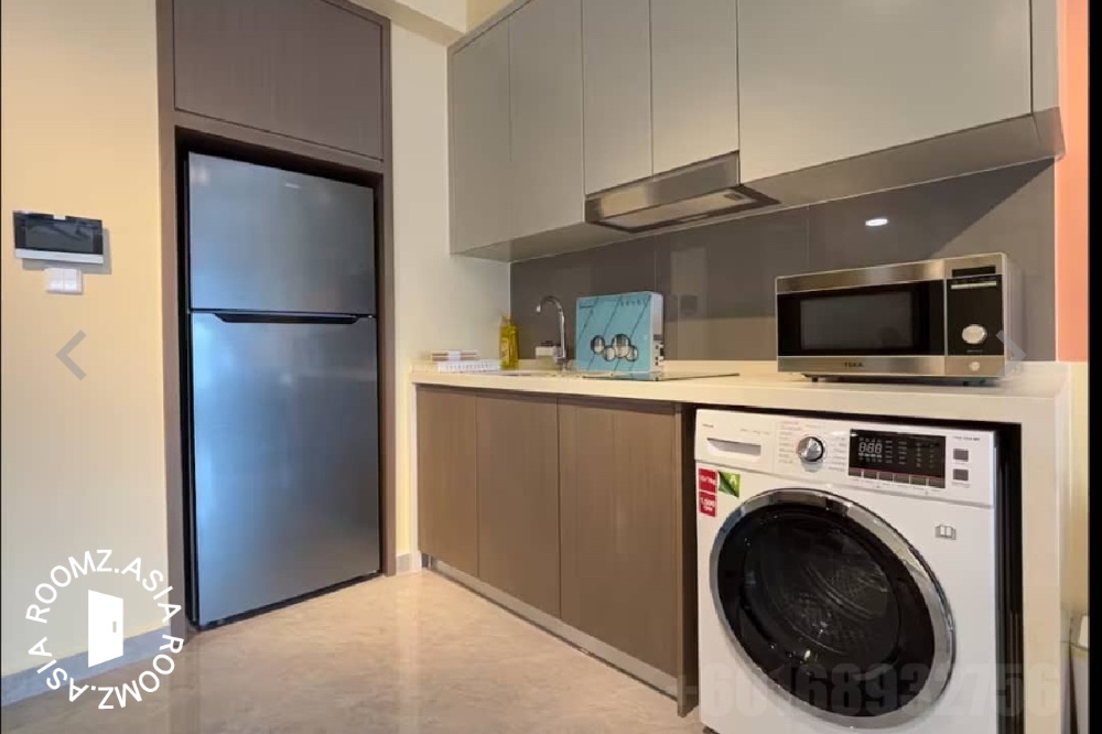 Looking for a happy, great tenant to make this cute and place home! A condo common room with a private bathroom for the tenant's own use. Fully furnished with a Queen sized bed, ceiling fan, aircon, wardrobe with mirror, study table with chair, televisi