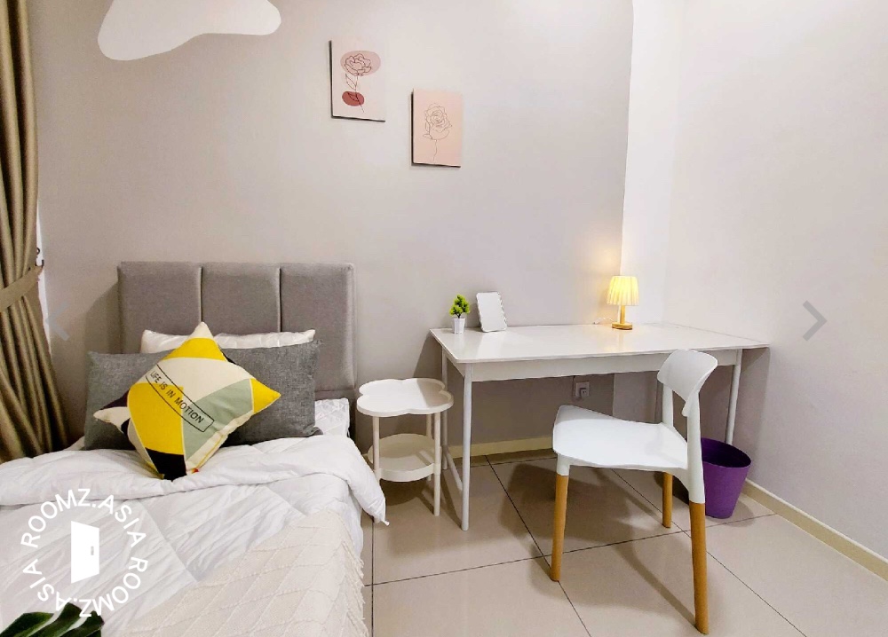 Looking for a happy, great tenant to make this cute and place home! A condo common room with a private bathroom for the tenant's own use. Fully furnished with a Queen sized bed, ceiling fan, aircon, wardrobe with mirror, study table with chair, televis