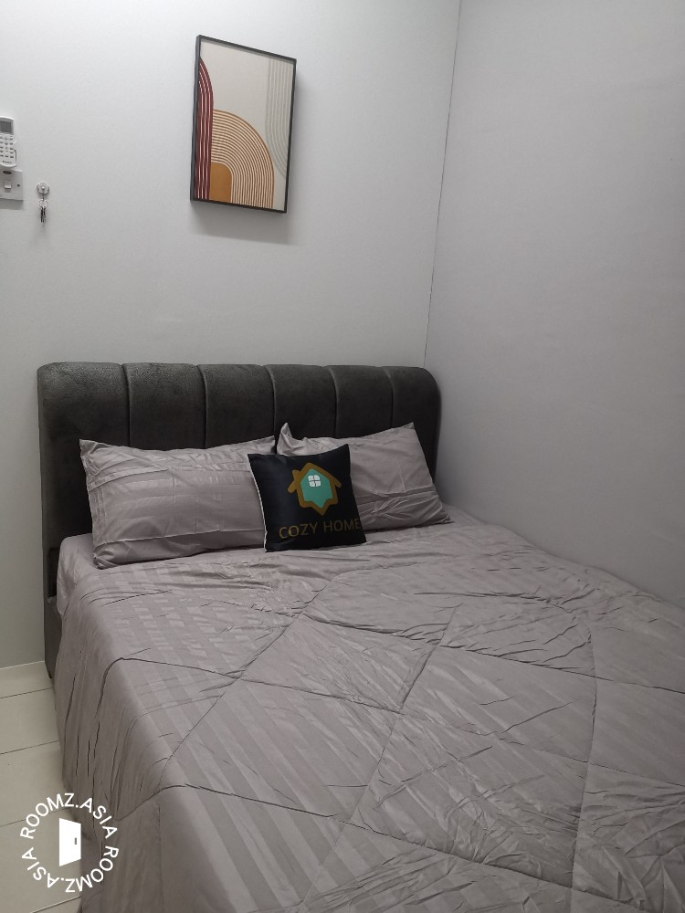 Zero Deposit. Balcony room for rent at Laguna Residence Bandar Sunway