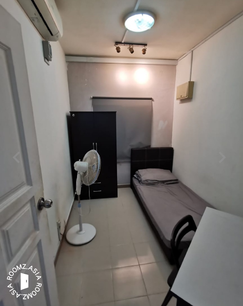 Single room for rent at with private 🛁bathroom