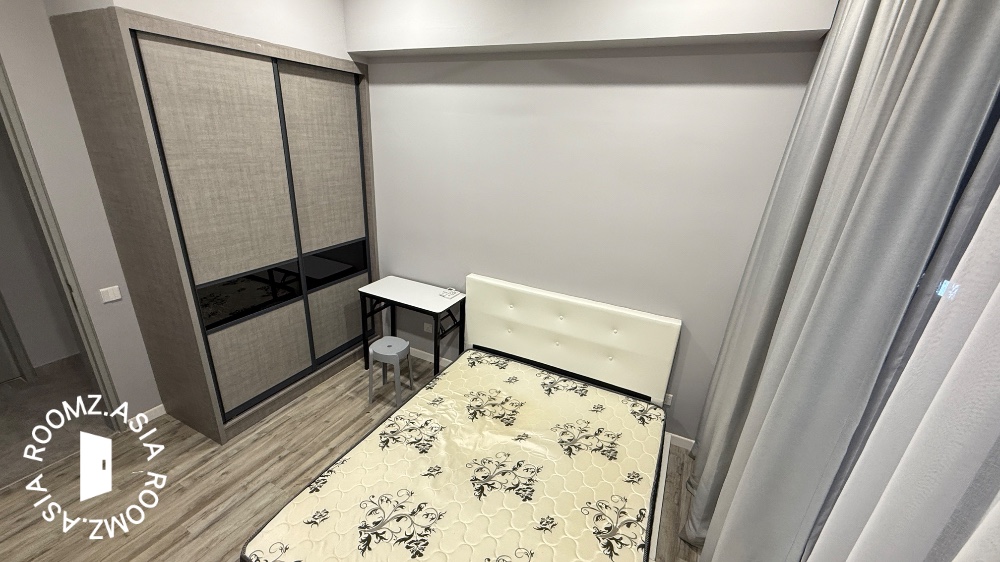 Middle room for rent at Millerz Square - Tower A