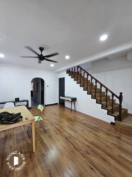 Small room 600rm Puchong Landed House