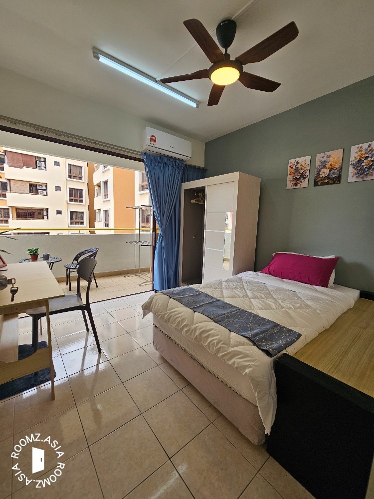Cosy Middle Single Room with Private Patio