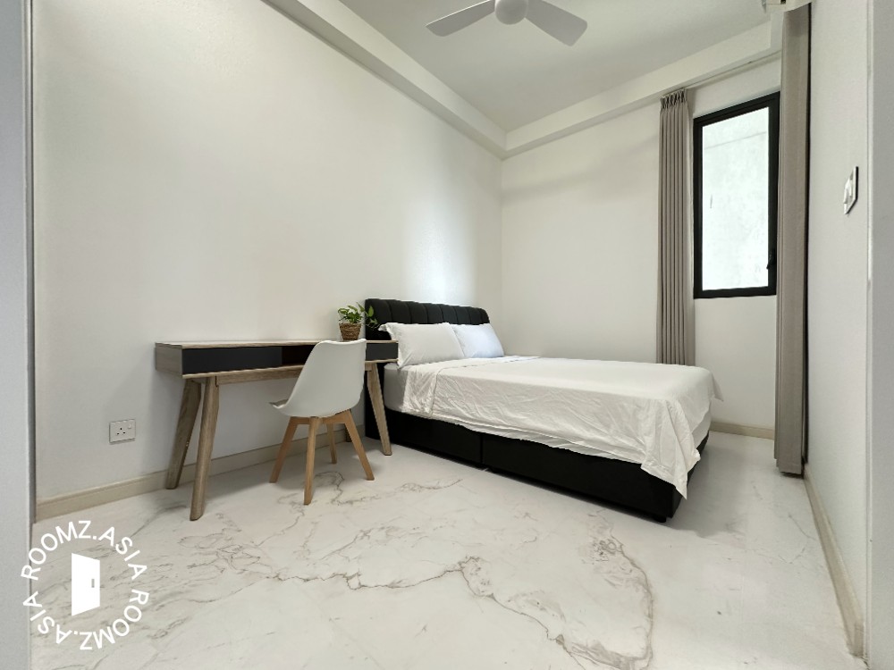 ❤️🧡💛Taman Pelangi Condo Cozy Master Room with Private Bathroom